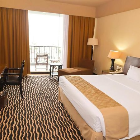 Bela International Hotel & ConventionТернате Екстер'єр фото