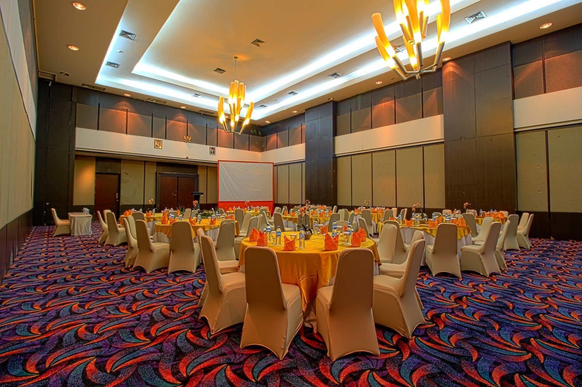 Bela International Hotel & ConventionТернате Екстер'єр фото
