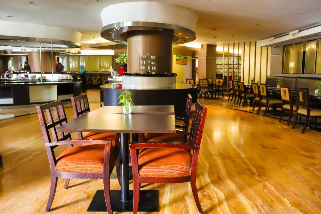 Bela International Hotel & ConventionТернате Екстер'єр фото