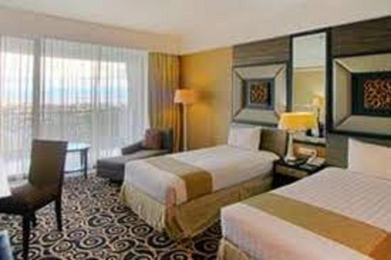 Bela International Hotel & ConventionТернате Екстер'єр фото